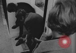Standbild Ein Teenager-Paar Kanada, 1968, aus Sekunde 57 historischem Filmmaterial Videoclip 65675078447