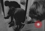 Standbild Ein Teenager-Paar Kanada, 1968, aus Sekunde 58 historischem Filmmaterial Videoclip 65675078447