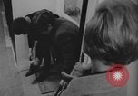 Standbild Ein Teenager-Paar Kanada, 1968, aus Sekunde 60 historischem Filmmaterial Videoclip 65675078447