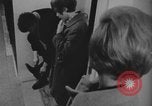 Standbild Ein Teenager-Paar Kanada, 1968, aus Sekunde 61 historischem Filmmaterial Videoclip 65675078447