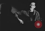 Standbild Gitarre singen Volksmusik Kanada, 1968, aus Sekunde 39 historischem Filmmaterial Videoclip 65675078448