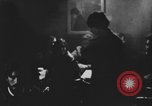 Standbild Gitarre singen Volksmusik Kanada, 1968, aus Sekunde 52 historischem Filmmaterial Videoclip 65675078448