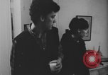 Standbild Ein Teenager-Paar Kanada, 1968, aus Sekunde 6 historischem Filmmaterial Videoclip 65675078449