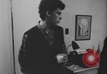 Standbild Ein Teenager-Paar Kanada, 1968, aus Sekunde 7 historischem Filmmaterial Videoclip 65675078449