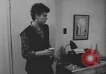 Standbild Ein Teenager-Paar Kanada, 1968, aus Sekunde 9 historischem Filmmaterial Videoclip 65675078449