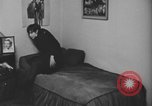 Standbild Ein Teenager-Paar Kanada, 1968, aus Sekunde 14 historischem Filmmaterial Videoclip 65675078449