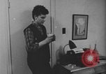 Standbild Ein Teenager-Paar Kanada, 1968, aus Sekunde 18 historischem Filmmaterial Videoclip 65675078449