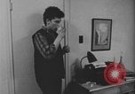 Standbild Ein Teenager-Paar Kanada, 1968, aus Sekunde 19 historischem Filmmaterial Videoclip 65675078449