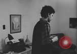 Standbild Ein Teenager-Paar Kanada, 1968, aus Sekunde 22 historischem Filmmaterial Videoclip 65675078449