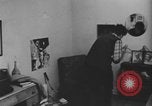 Standbild Ein Teenager-Paar Kanada, 1968, aus Sekunde 24 historischem Filmmaterial Videoclip 65675078449