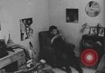 Standbild Ein Teenager-Paar Kanada, 1968, aus Sekunde 28 historischem Filmmaterial Videoclip 65675078449