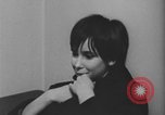 Standbild Ein Teenager-Paar Kanada, 1968, aus Sekunde 29 historischem Filmmaterial Videoclip 65675078449