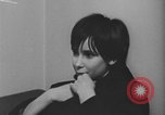 Standbild Ein Teenager-Paar Kanada, 1968, aus Sekunde 30 historischem Filmmaterial Videoclip 65675078449