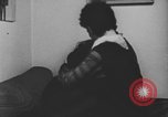 Standbild Ein Teenager-Paar Kanada, 1968, aus Sekunde 52 historischem Filmmaterial Videoclip 65675078449