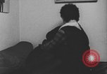 Standbild Ein Teenager-Paar Kanada, 1968, aus Sekunde 57 historischem Filmmaterial Videoclip 65675078449