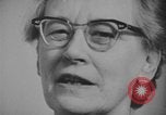 Standbild Ein Teenager-Paar Kanada, 1968, aus Sekunde 58 historischem Filmmaterial Videoclip 65675078449