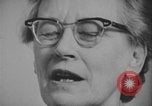Standbild Ein Teenager-Paar Kanada, 1968, aus Sekunde 59 historischem Filmmaterial Videoclip 65675078449