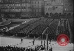 Standbild Tschechoslowakei Säuberung Prag Tschechoslowakei, 1948, aus Sekunde 10 historischem Filmmaterial Videoclip 65675078473