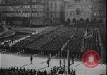 Standbild Tschechoslowakei Säuberung Prag Tschechoslowakei, 1948, aus Sekunde 11 historischem Filmmaterial Videoclip 65675078473