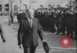 Standbild Tschechoslowakei Säuberung Prag Tschechoslowakei, 1948, aus Sekunde 14 historischem Filmmaterial Videoclip 65675078473