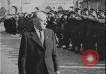 Standbild Tschechoslowakei Säuberung Prag Tschechoslowakei, 1948, aus Sekunde 15 historischem Filmmaterial Videoclip 65675078473