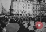 Standbild Tschechoslowakei Säuberung Prag Tschechoslowakei, 1948, aus Sekunde 43 historischem Filmmaterial Videoclip 65675078473