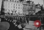 Standbild Tschechoslowakei Säuberung Prag Tschechoslowakei, 1948, aus Sekunde 46 historischem Filmmaterial Videoclip 65675078473