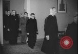 Standbild Tschechoslowakei Säuberung Prag Tschechoslowakei, 1948, aus Sekunde 59 historischem Filmmaterial Videoclip 65675078473