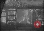 Image feu de village Îles Ryukyu d'Okinawa, 1945, de la seconde 4 séquences d'archives historiques vidéo 65675078489