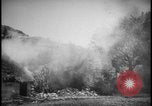 Image feu de village Îles Ryukyu d'Okinawa, 1945, de la seconde 22 séquences d'archives historiques vidéo 65675078489