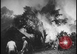 Image feu de village Îles Ryukyu d'Okinawa, 1945, de la seconde 55 séquences d'archives historiques vidéo 65675078489