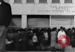 Standbild Die Vereinigten Staaten brechen die diplomatischen Beziehungen Havanna Kuba, 1961, aus Sekunde 26 historischem Filmmaterial Videoclip 65675078508