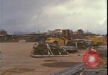 Standbild C-130 Landung Vietnamkrieg Khe Sanh Vietnam, 1968, aus Sekunde 16 historischem Filmmaterial Videoclip 65675078592