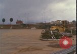 Standbild C-130 Landung Vietnamkrieg Khe Sanh Vietnam, 1968, aus Sekunde 19 historischem Filmmaterial Videoclip 65675078592
