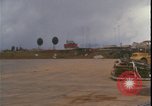 Standbild C-130 Landung Vietnamkrieg Khe Sanh Vietnam, 1968, aus Sekunde 22 historischem Filmmaterial Videoclip 65675078592