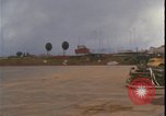Standbild C-130 Landung Vietnamkrieg Khe Sanh Vietnam, 1968, aus Sekunde 25 historischem Filmmaterial Videoclip 65675078592