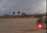 Standbild C-130 Landung Vietnamkrieg Khe Sanh Vietnam, 1968, aus Sekunde 27 historischem Filmmaterial Videoclip 65675078592