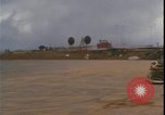 Standbild C-130 Landung Vietnamkrieg Khe Sanh Vietnam, 1968, aus Sekunde 32 historischem Filmmaterial Videoclip 65675078592