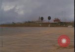 Standbild C-130 Landung Vietnamkrieg Khe Sanh Vietnam, 1968, aus Sekunde 33 historischem Filmmaterial Videoclip 65675078592