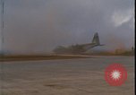 Standbild C-130 Landung Vietnamkrieg Khe Sanh Vietnam, 1968, aus Sekunde 40 historischem Filmmaterial Videoclip 65675078592