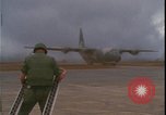 Standbild C-130 Landung Vietnamkrieg Khe Sanh Vietnam, 1968, aus Sekunde 51 historischem Filmmaterial Videoclip 65675078592