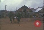 Standbild Vietnam Krieg verwundet evakuiert Khe Sanh Vietnam, 1968, aus Sekunde 6 historischem Filmmaterial Videoclip 65675078593