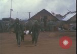 Standbild Vietnam Krieg verwundet evakuiert Khe Sanh Vietnam, 1968, aus Sekunde 7 historischem Filmmaterial Videoclip 65675078593