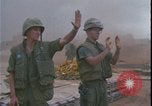 Standbild Vietnam Krieg verwundet evakuiert Khe Sanh Vietnam, 1968, aus Sekunde 11 historischem Filmmaterial Videoclip 65675078593
