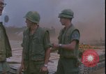 Standbild Vietnam Krieg verwundet evakuiert Khe Sanh Vietnam, 1968, aus Sekunde 13 historischem Filmmaterial Videoclip 65675078593