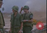 Standbild Vietnam Krieg verwundet evakuiert Khe Sanh Vietnam, 1968, aus Sekunde 14 historischem Filmmaterial Videoclip 65675078593