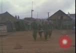 Standbild Vietnam Krieg verwundet evakuiert Khe Sanh Vietnam, 1968, aus Sekunde 19 historischem Filmmaterial Videoclip 65675078593