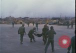 Standbild Vietnam Krieg verwundet evakuiert Khe Sanh Vietnam, 1968, aus Sekunde 31 historischem Filmmaterial Videoclip 65675078593