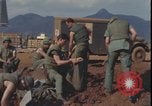 Standbild Soldaten füllen Sandsäcke Vietnam Krieg Khe Sanh Vietnam, 1968, aus Sekunde 9 historischem Filmmaterial Videoclip 65675078595