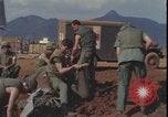 Standbild Soldaten füllen Sandsäcke Vietnam Krieg Khe Sanh Vietnam, 1968, aus Sekunde 10 historischem Filmmaterial Videoclip 65675078595